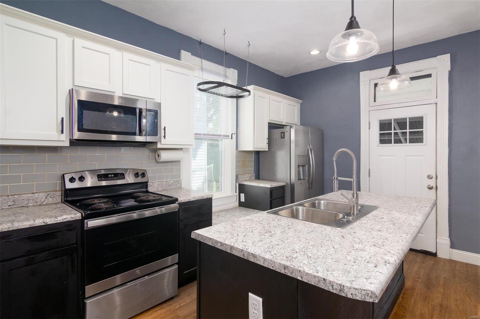 1325 Pine Street Highland, IL 62249 - Photo 8 of 33