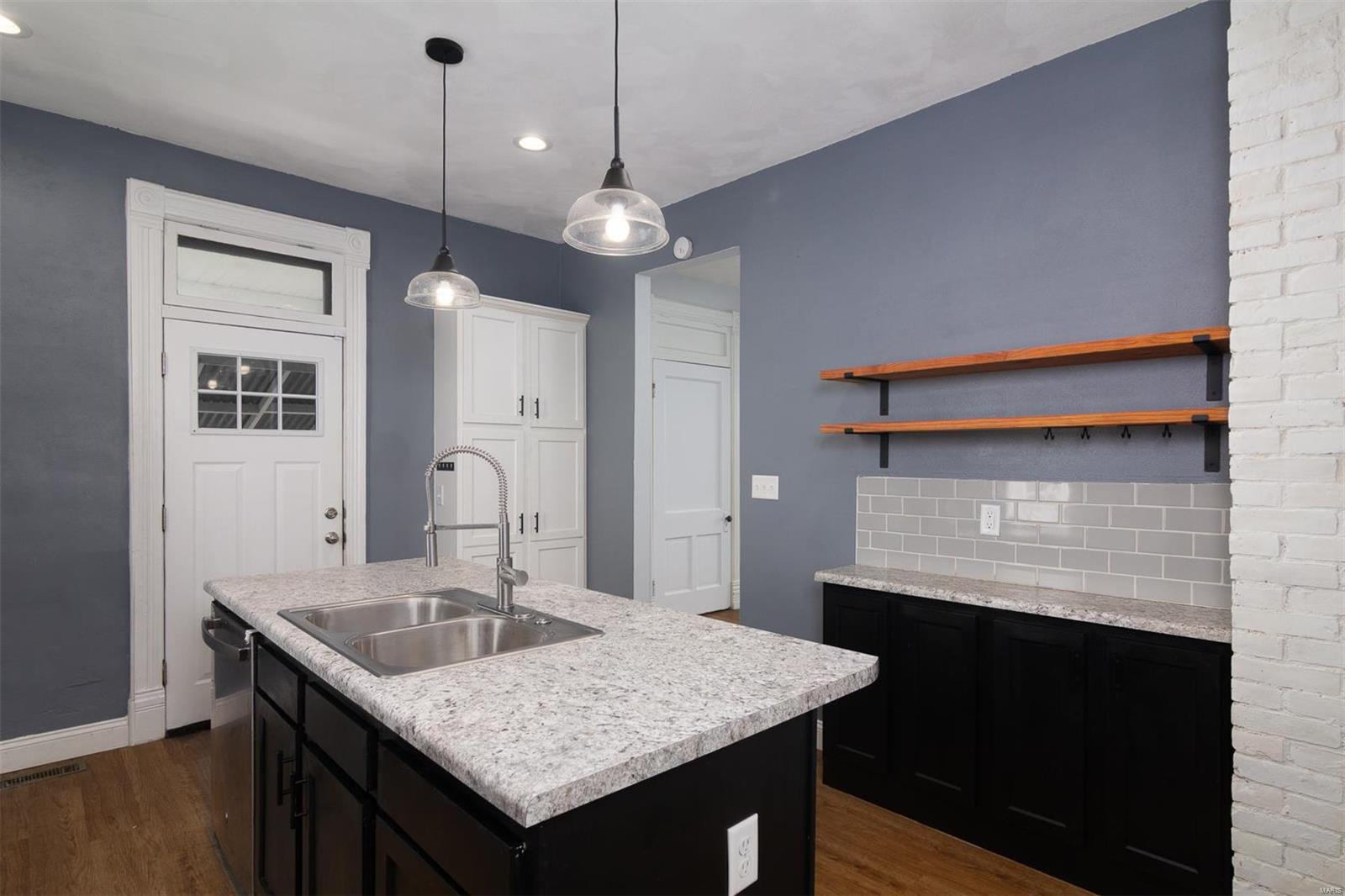 1325 Pine Street Highland, IL 62249 - Photo 9 of 33