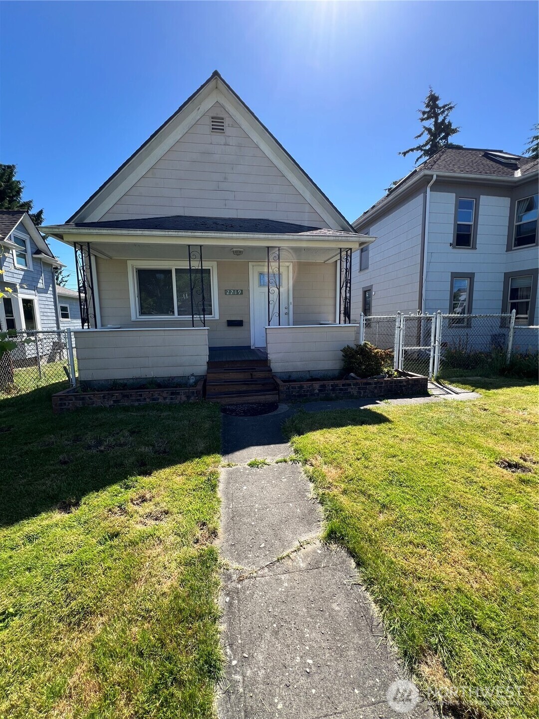 2219 Rockefeller Avenue Everett, WA 98201 - Photo 3 of 25