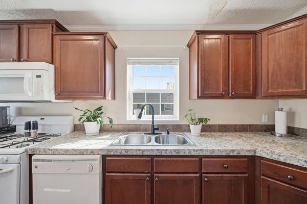 $70,000 | 320 Grand River Drive, Adrian, MI 49221