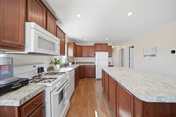 $70,000 | 320 Grand River Drive, Adrian, MI 49221