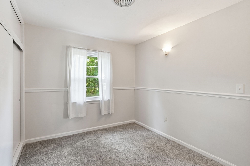 291 Old Farm Road Springfield, MA 01119 - Photo 17 of 34