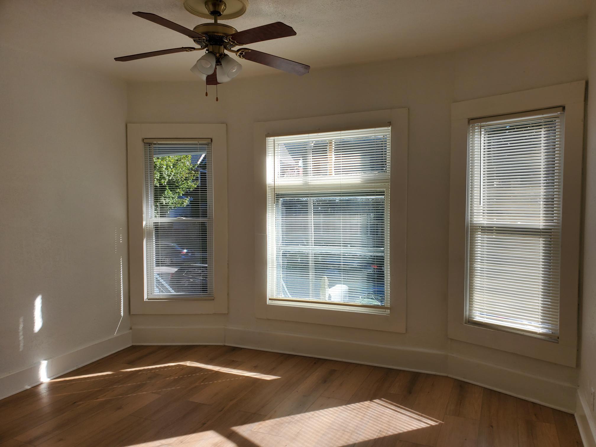 2425 North Cramer Street Milwaukee, WI 53211 - Photo 3 of 10 2425Cramer-LivRoom