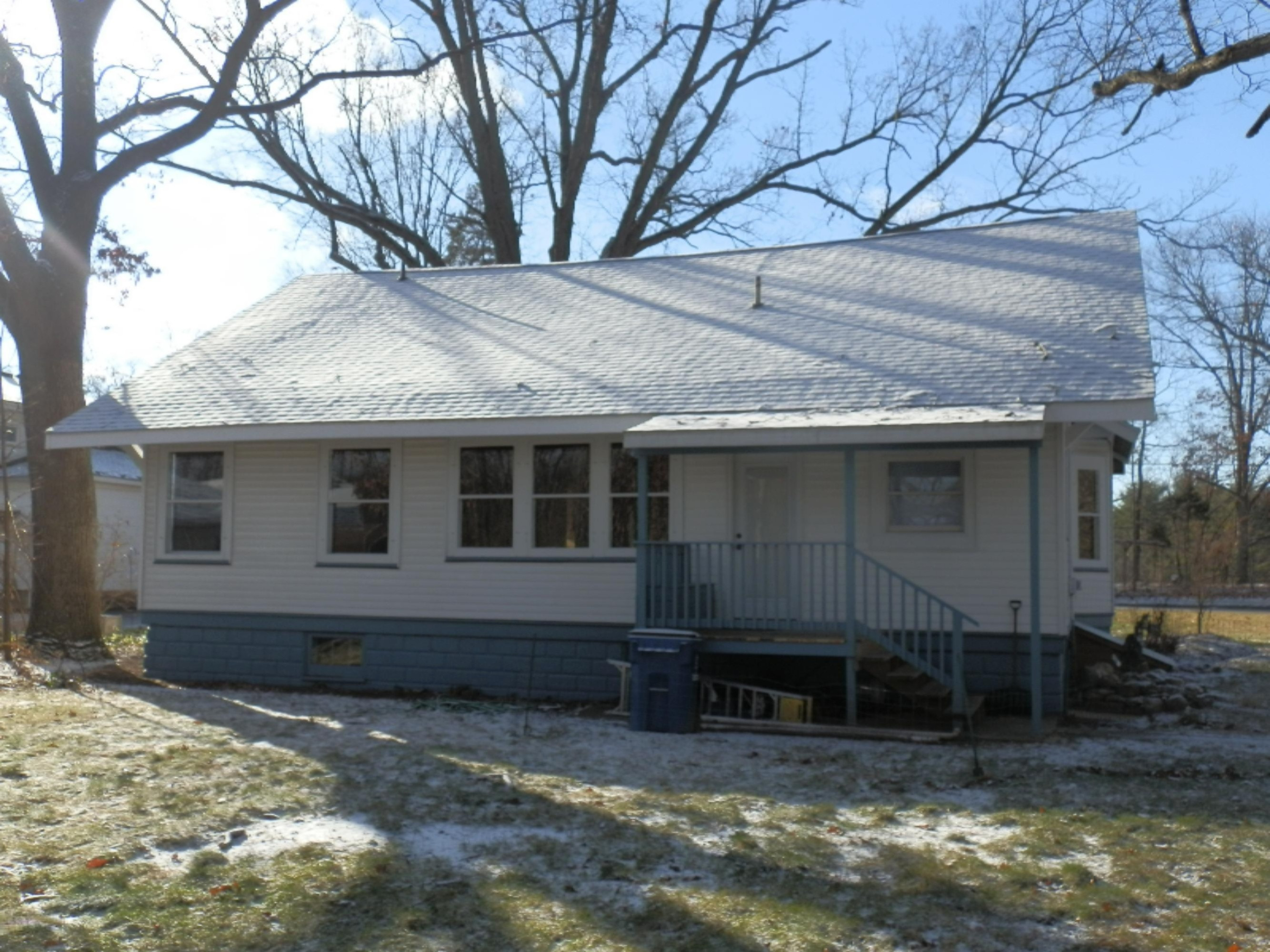 713 Marshall Street Allegan, MI 49010 - Photo 3 of 12 P1010156