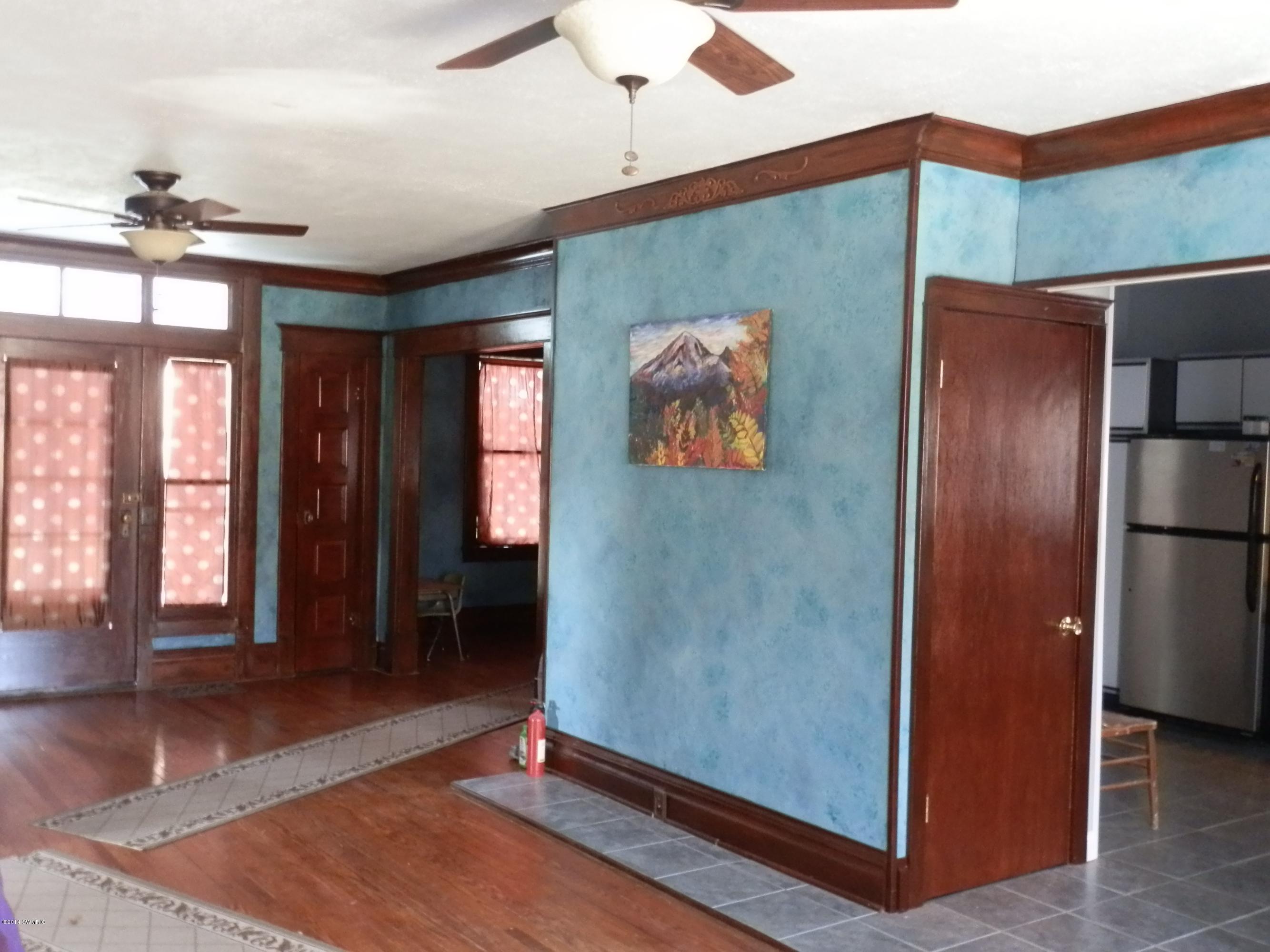 713 Marshall Street Allegan, MI 49010 - Photo 5 of 12 P1010142