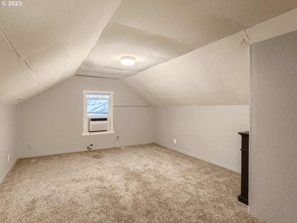 1825 Southwest Evans Street Portland, OR 97219 - Photo 21 of 28 Gallery Image 21