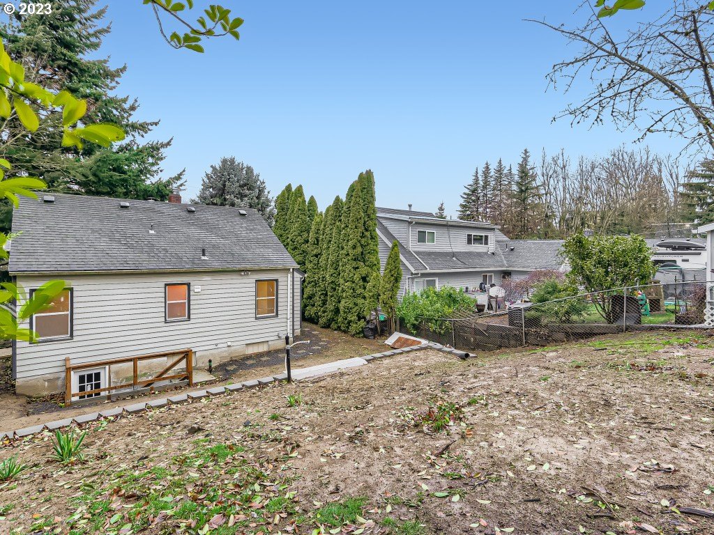 1825 Southwest Evans Street Portland, OR 97219 - Photo 27 of 28 Gallery Image 27
