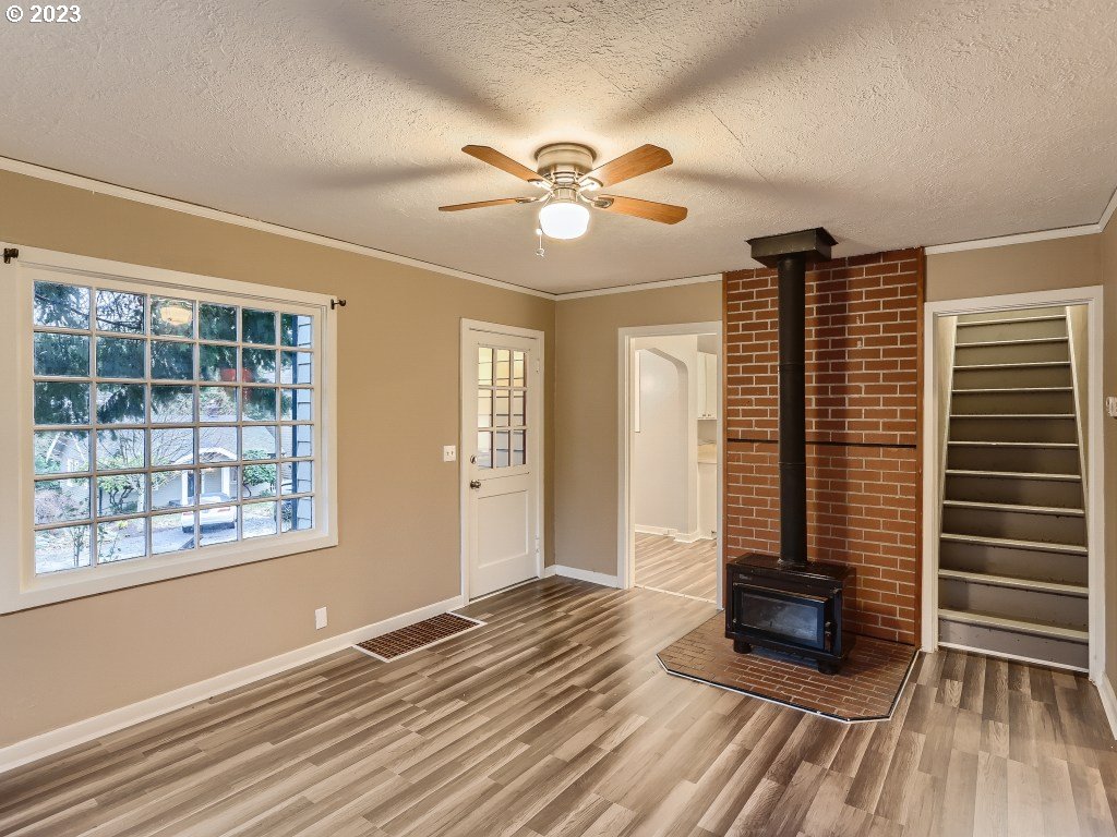 1825 Southwest Evans Street Portland, OR 97219 - Photo 8 of 28 Gallery Image 8