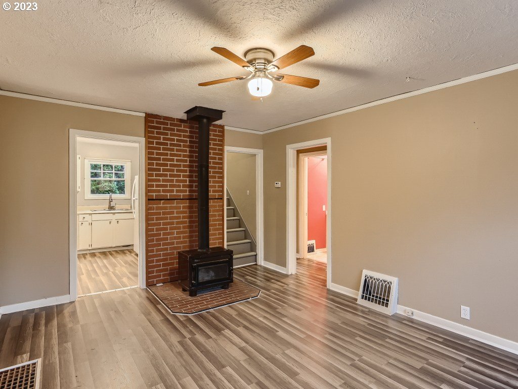 1825 Southwest Evans Street Portland, OR 97219 - Photo 9 of 28 Gallery Image 9