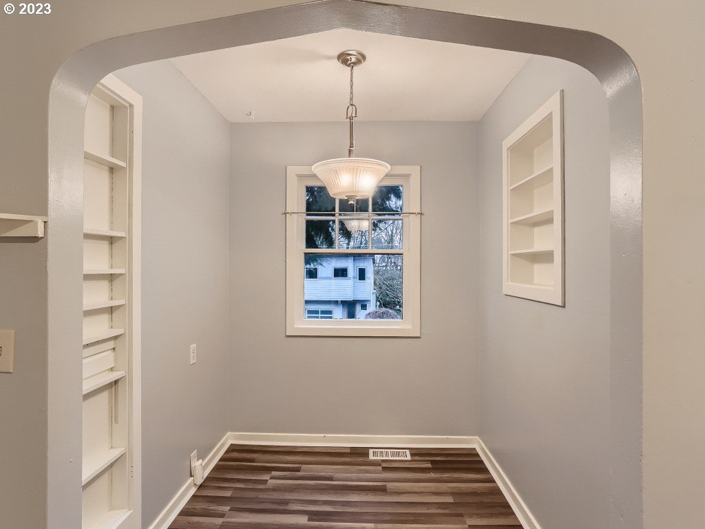 1825 Southwest Evans Street Portland, OR 97219 - Photo 10 of 28 Gallery Image 10