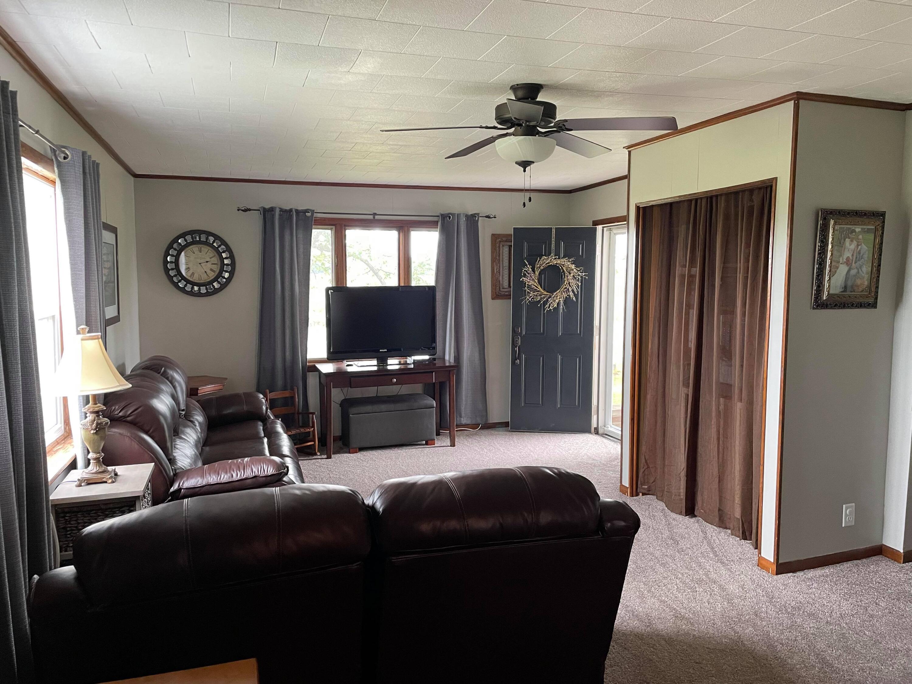 11760 Hartley Road Waldron, MI 49288 - Photo 11 of 25 241439828_273077661066254_75622888304809