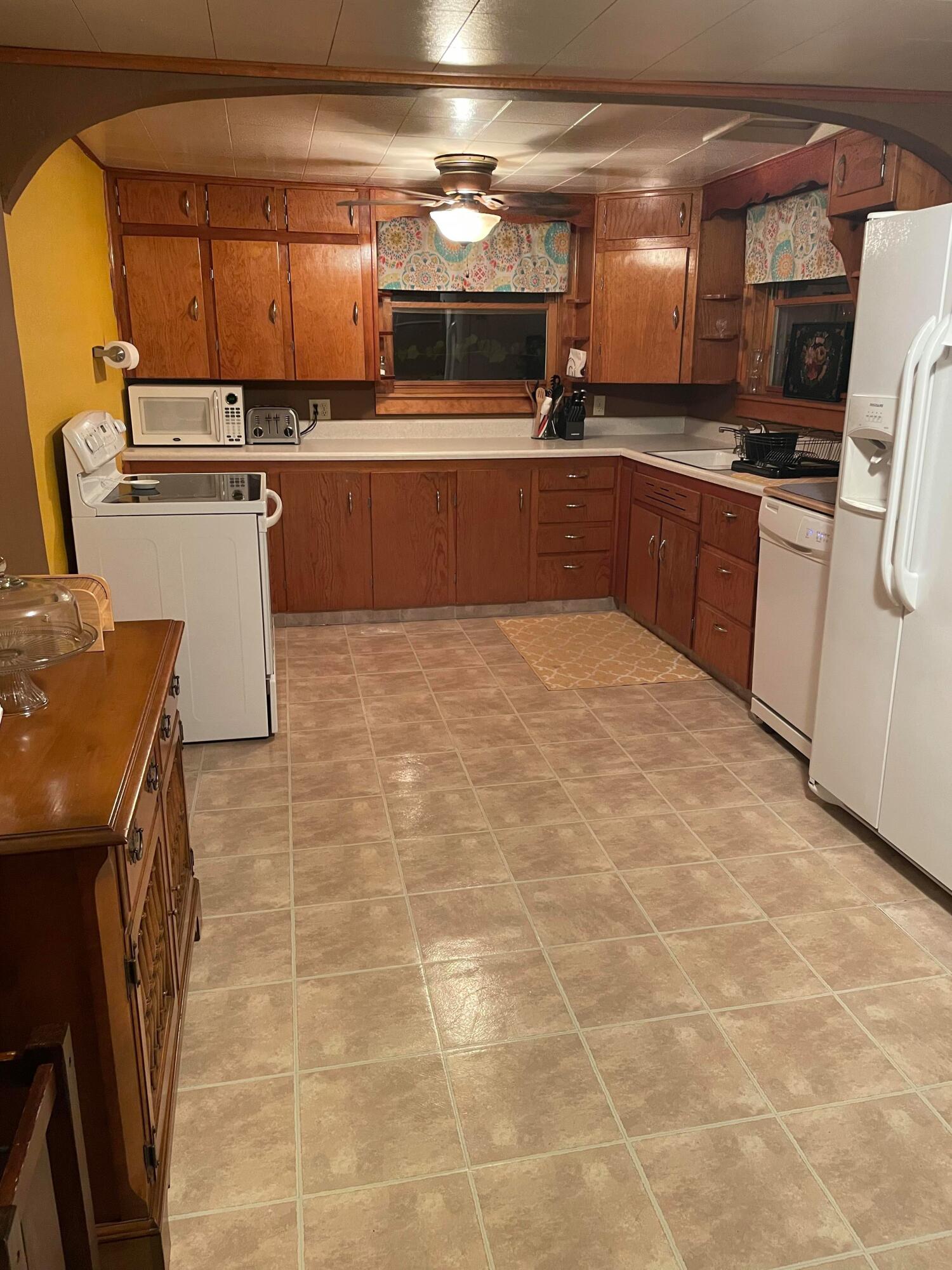 11760 Hartley Road Waldron, MI 49288 - Photo 16 of 25 241329604_455937692168735_37068682585478