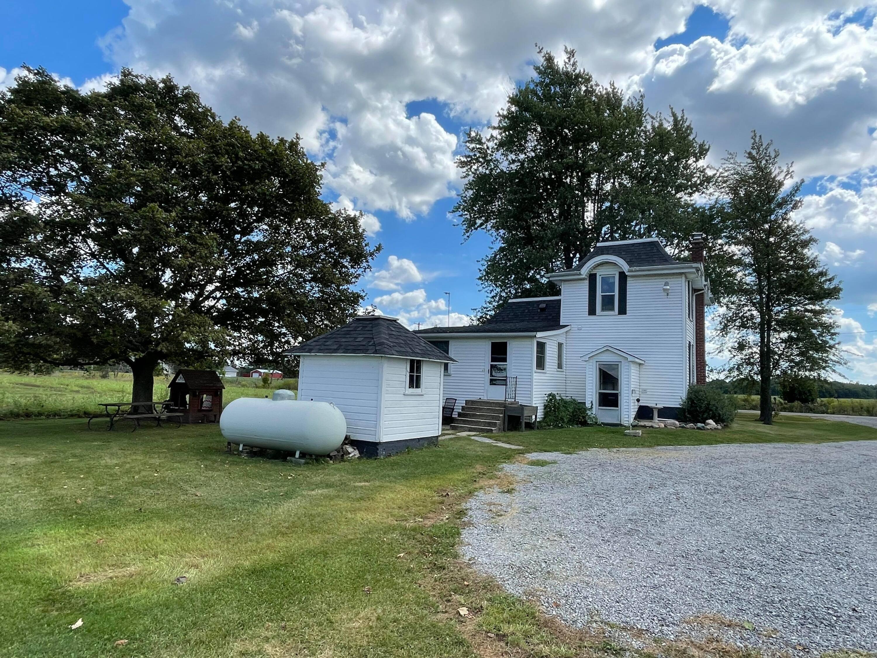 11760 Hartley Road Waldron, MI 49288 - Photo 4 of 25 241203615_385551959805654_74509116945160