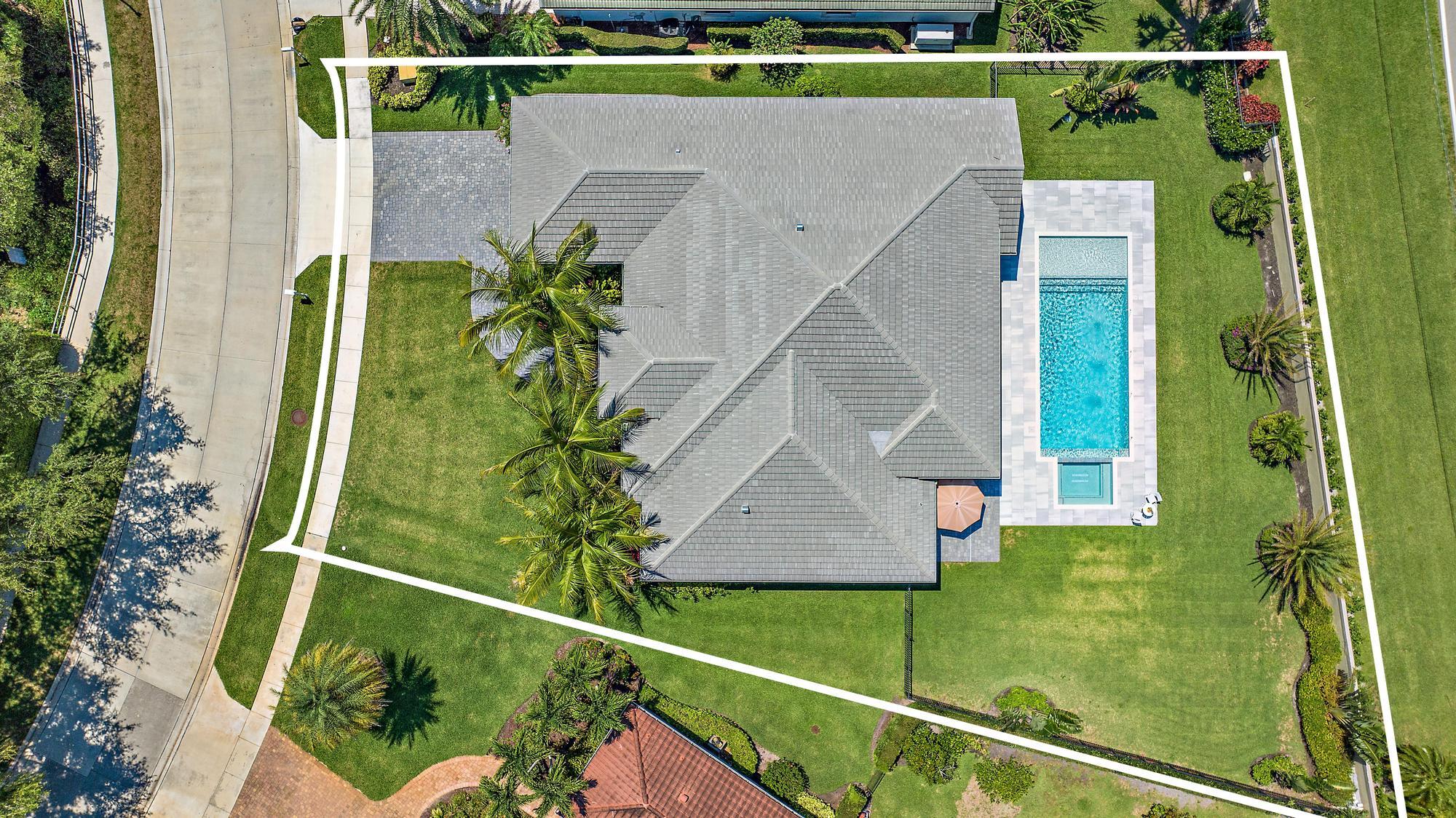 19993 Loxahatchee Pointe Drive Jupiter, FL 33458 - Photo 36 of 42 a picture of a outdoor space