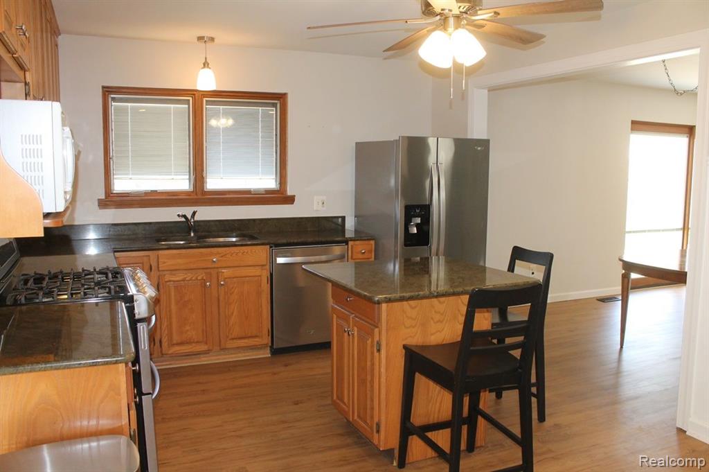 43183 Barchester Road Canton, MI 48187 - Photo 26 of 58