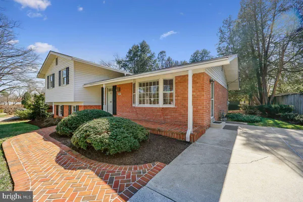 $925,000 | 11724 Enid Drive, Potomac, MD 20854