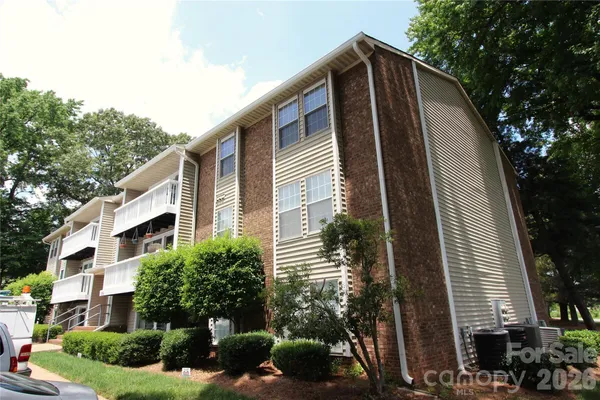 $170,000 | 1645 Arlyn Circle, Unit M, Charlotte, NC 28213
