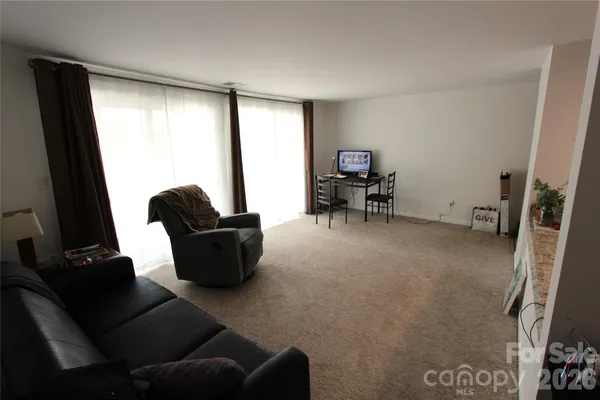 $170,000 | 1645 Arlyn Circle, Unit M, Charlotte, NC 28213