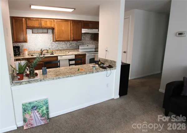 $170,000 | 1645 Arlyn Circle, Unit M, Charlotte, NC 28213