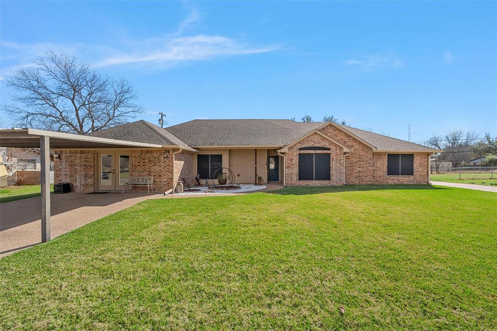 900 Elizabeth Drive Robinson, TX 76706 - Photo 1 of 35 a front view of a house with a garden and porch
