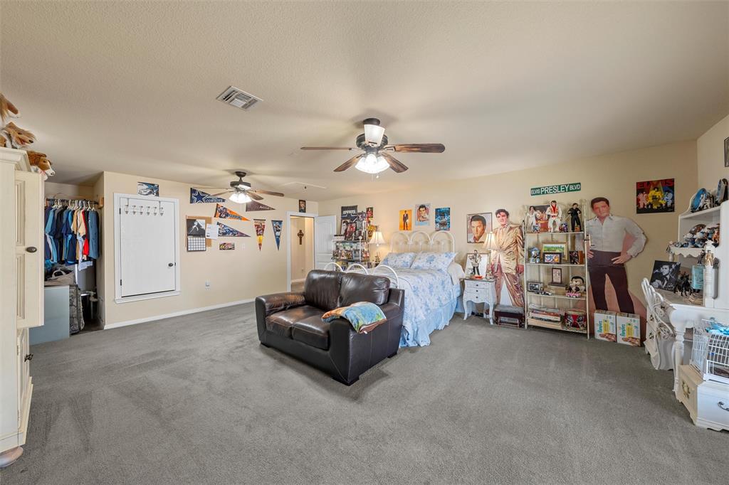 900 Elizabeth Drive Robinson, TX 76706 - Photo 18 of 35 a view of a livingroom with furniture and white walls