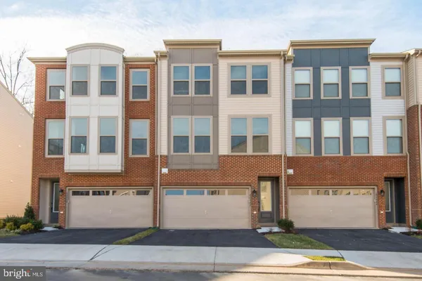 $3,700 | 42482 Dogwood Glen Square, Sterling, VA 20166