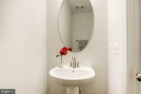 $3,700 | 42482 Dogwood Glen Square, Sterling, VA 20166