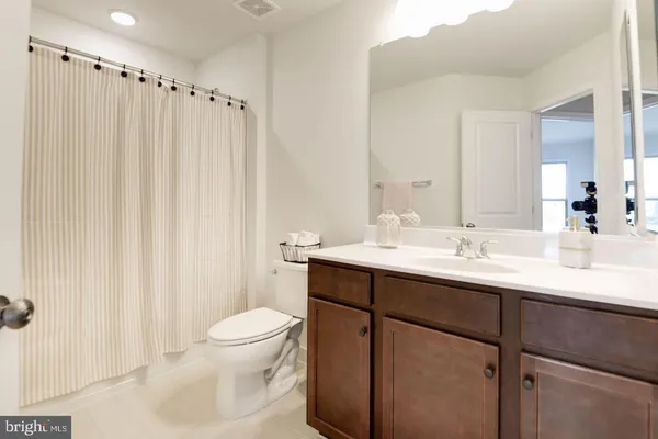 $3,700 | 42482 Dogwood Glen Square, Sterling, VA 20166