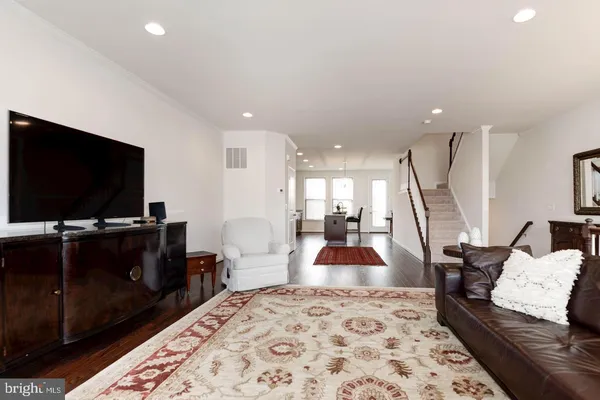 $3,700 | 42482 Dogwood Glen Square, Sterling, VA 20166