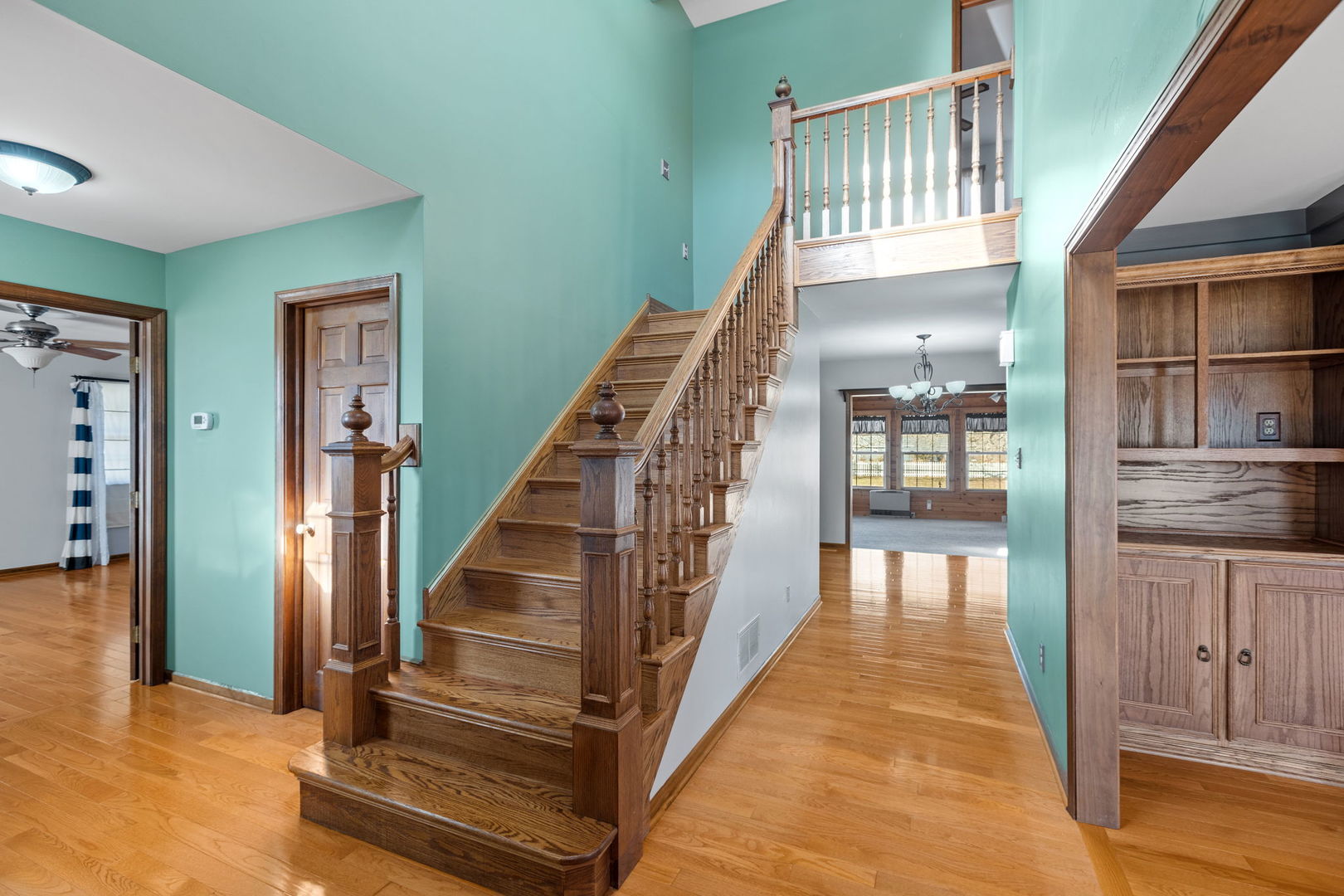 360 East Southmor Road Morris, IL 60450 - Photo 3 of 36 a view of entryway and hall with wooden floor