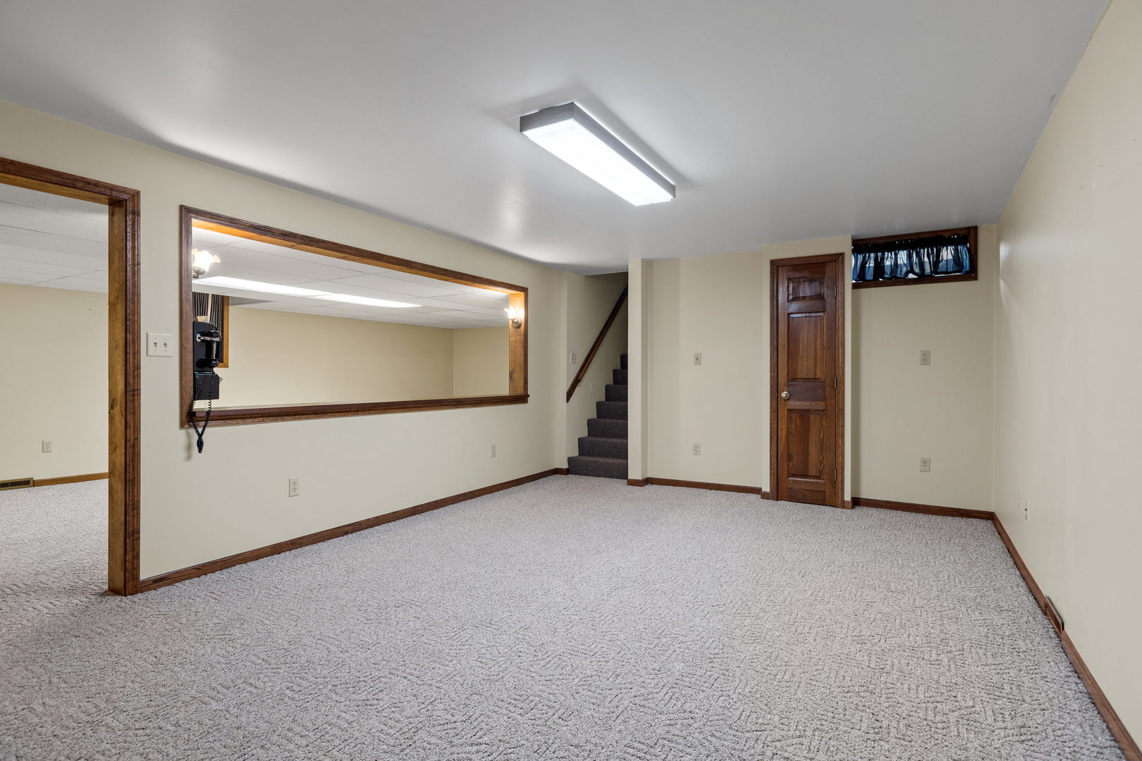 360 East Southmor Road Morris, IL 60450 - Photo 22 of 36 an empty room with windows