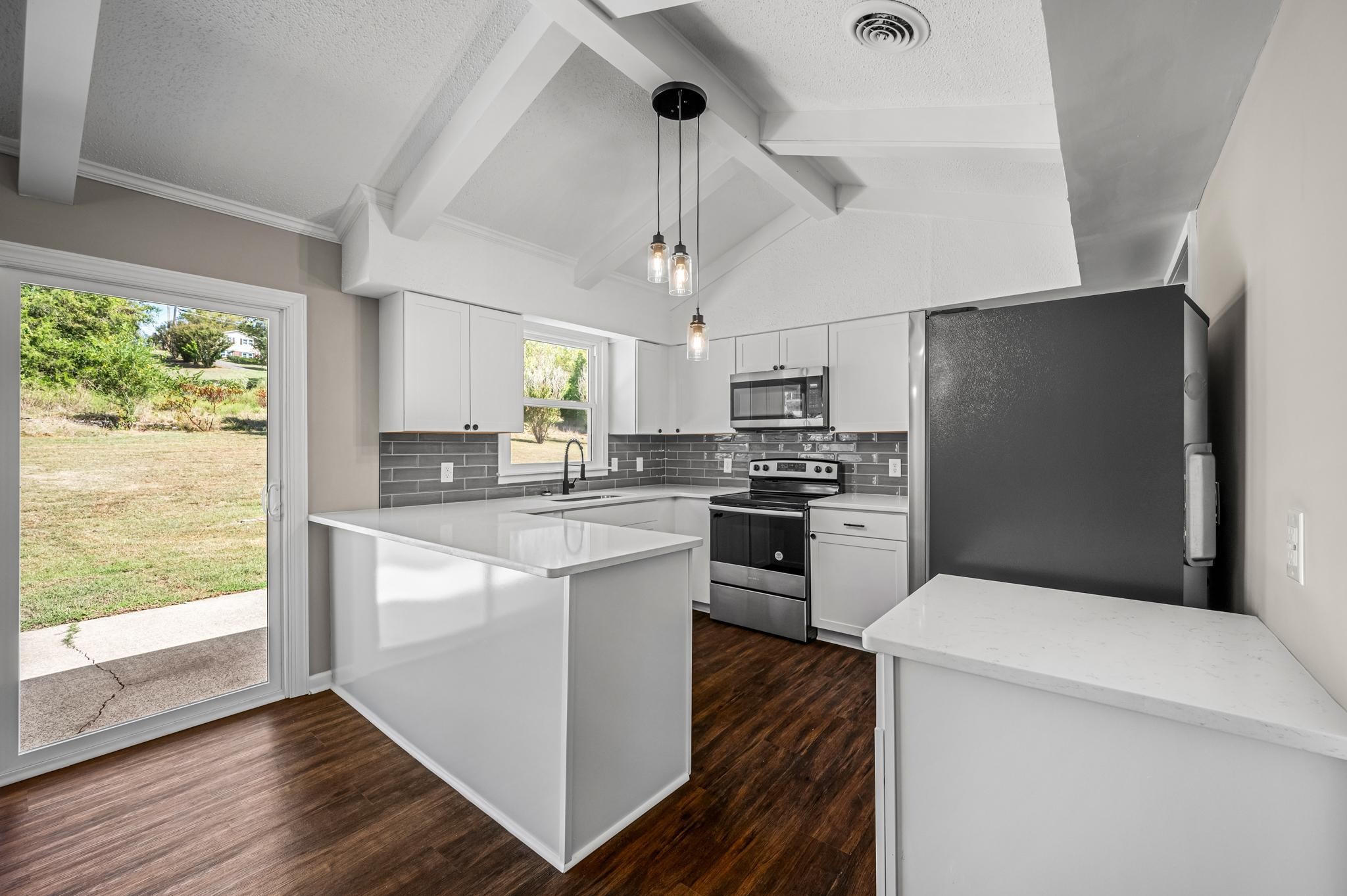121 South Valley Road Hendersonville, TN 37075 - Photo 3 of 15 Gallery Image 3