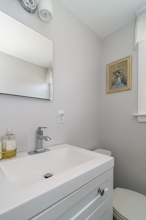 7 Woodleigh Road Natick, MA 01760 - Photo 17 of 32
