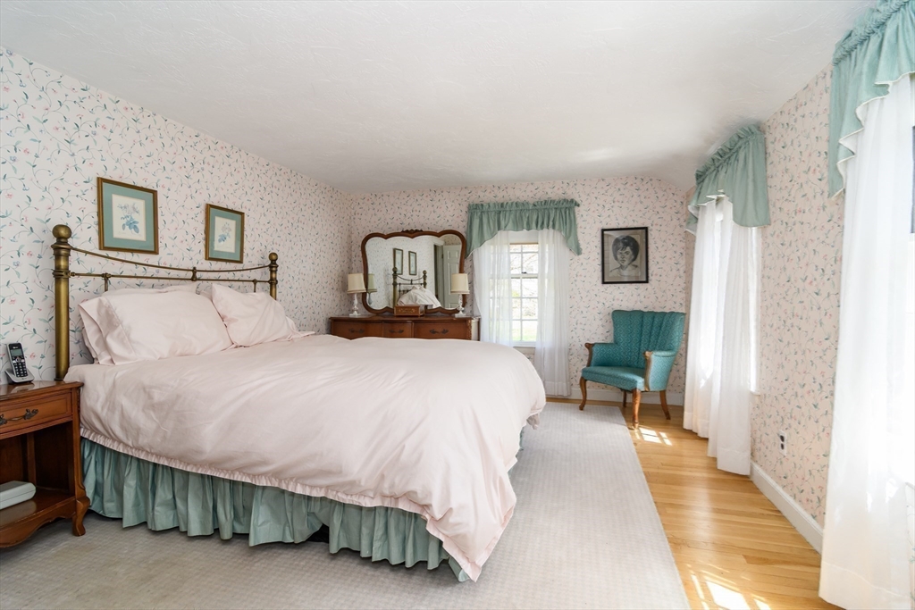 7 Woodleigh Road Natick, MA 01760 - Photo 18 of 32