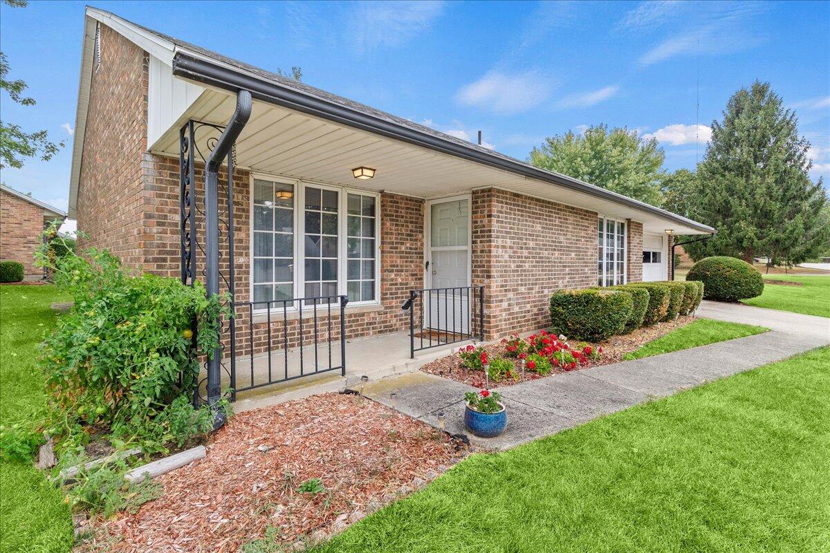 2137 Manhattan Boulevard Springfield, OH 45504 - Photo 4 of 37 04-IMG_4515