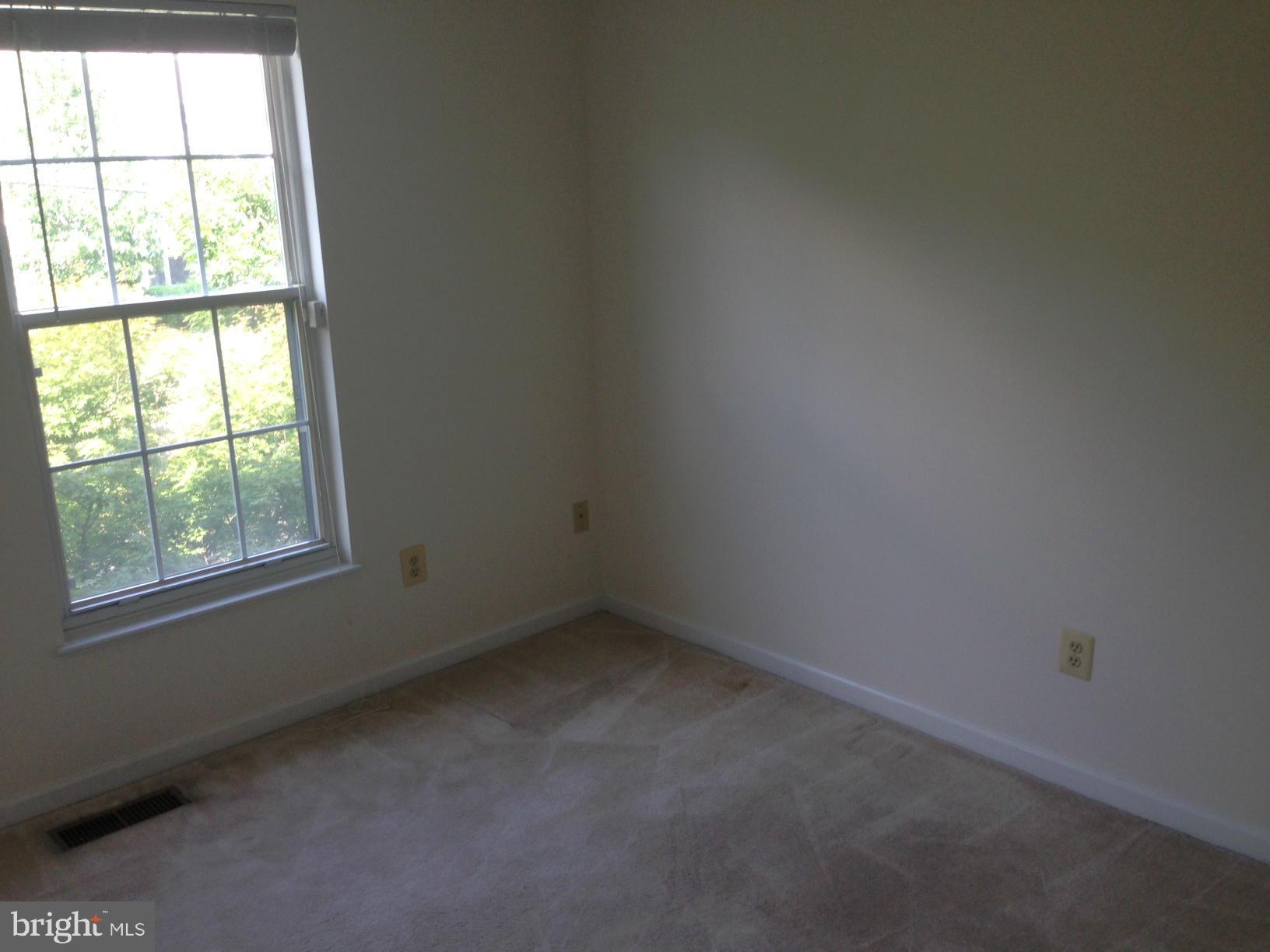 2180 South Glebe Road Arlington, VA 22204 - Photo 11 of 19 an empty room with a window