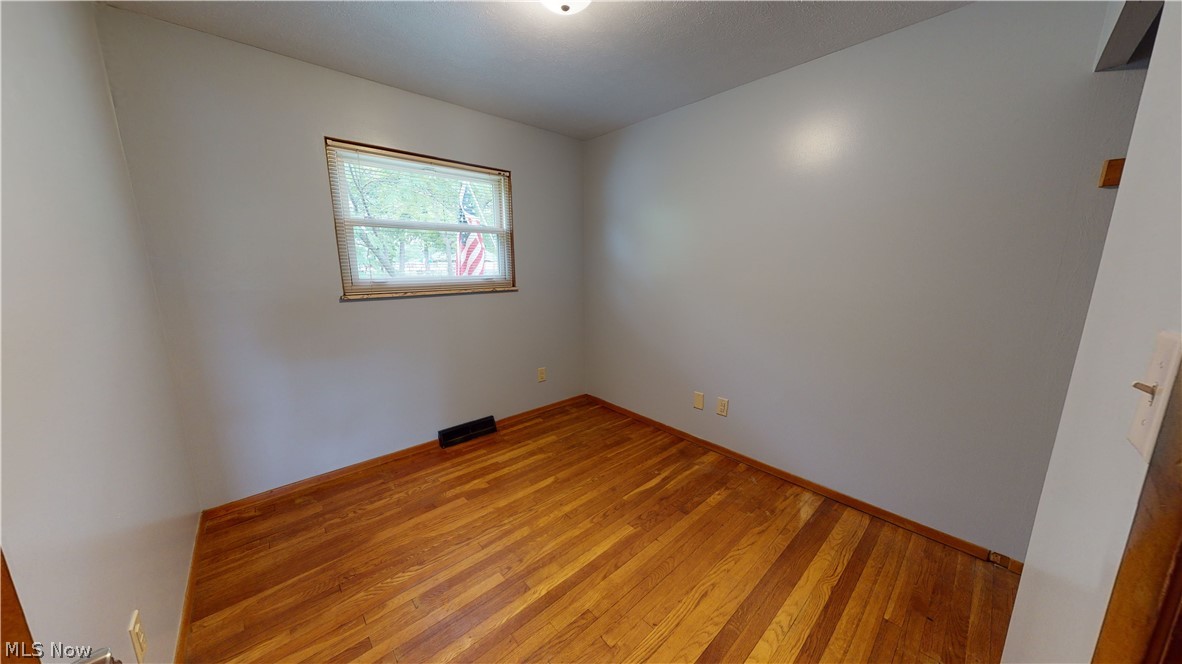30026 Vineyard Road Willowick, OH 44095 - Photo 11 of 32