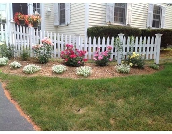 6 McGregory Road Sturbridge, MA 01566 - Photo 23 of 27 a front view of a house with a yard