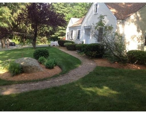 6 McGregory Road Sturbridge, MA 01566 - Photo 3 of 27 a view of backyard with green space