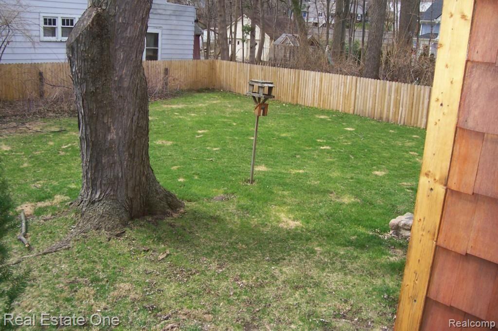 339 Oak Street Rochester, MI 48307 - Photo 3 of 8