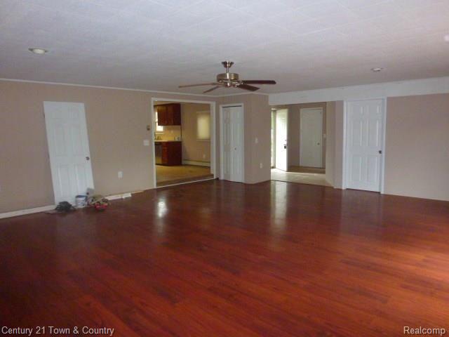 2324 Jones Road Waterford, MI 48327 - Photo 8 of 19 P1020284.JPG