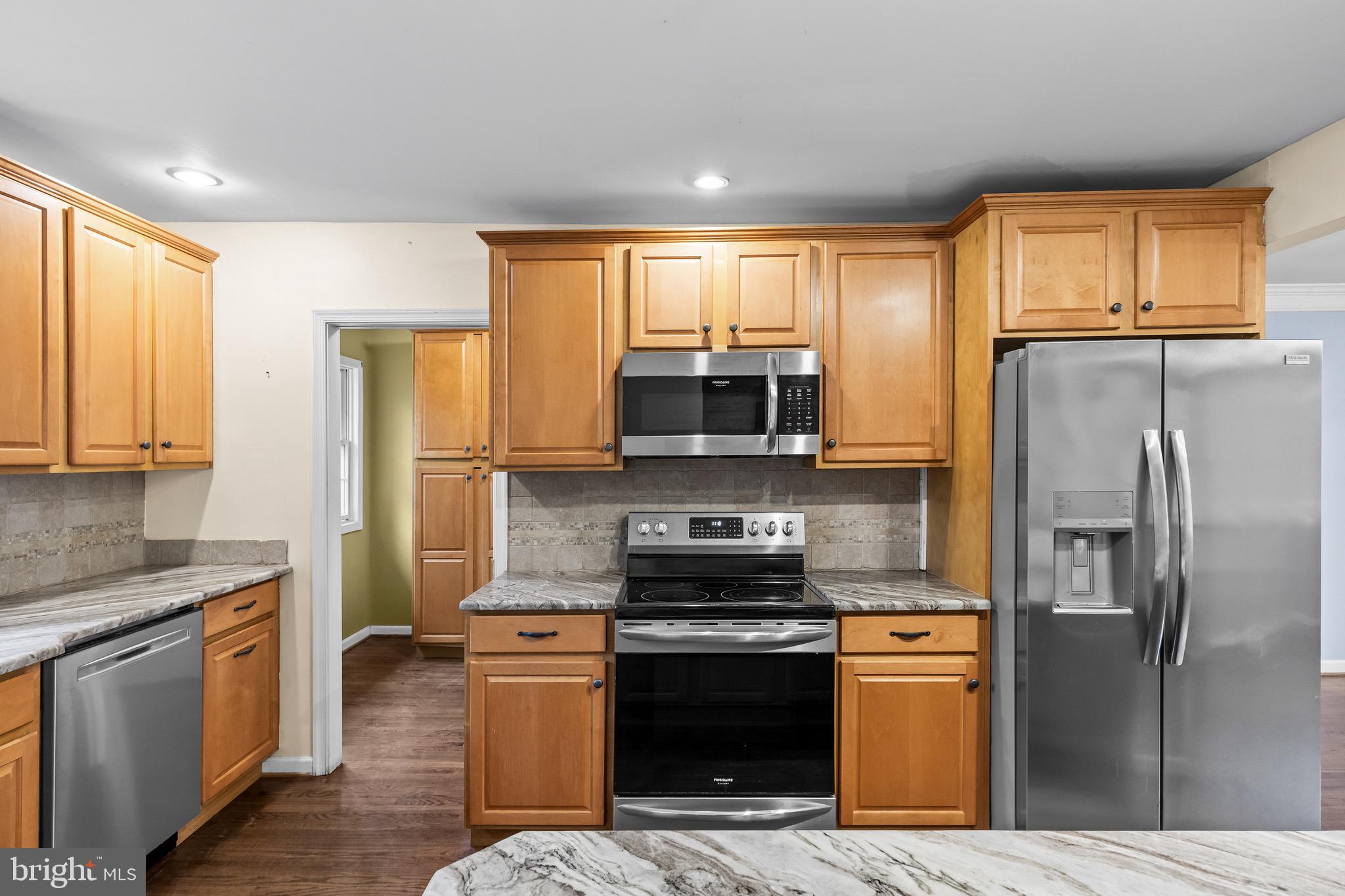 528 Kettle Run Road Marlton, NJ 08053 - Photo 11 of 43 Kitchen electric stove