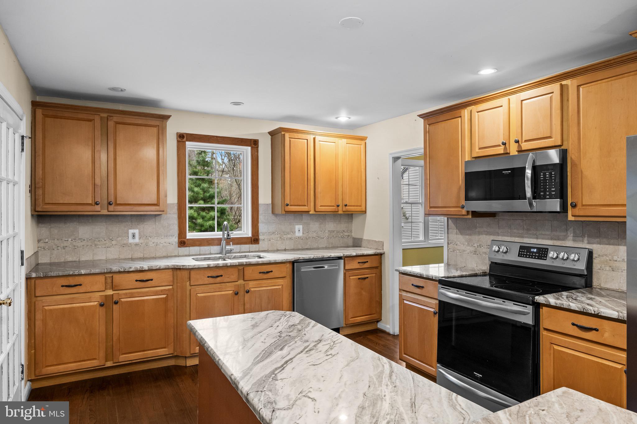 528 Kettle Run Road Marlton, NJ 08053 - Photo 12 of 43 Granite countertops