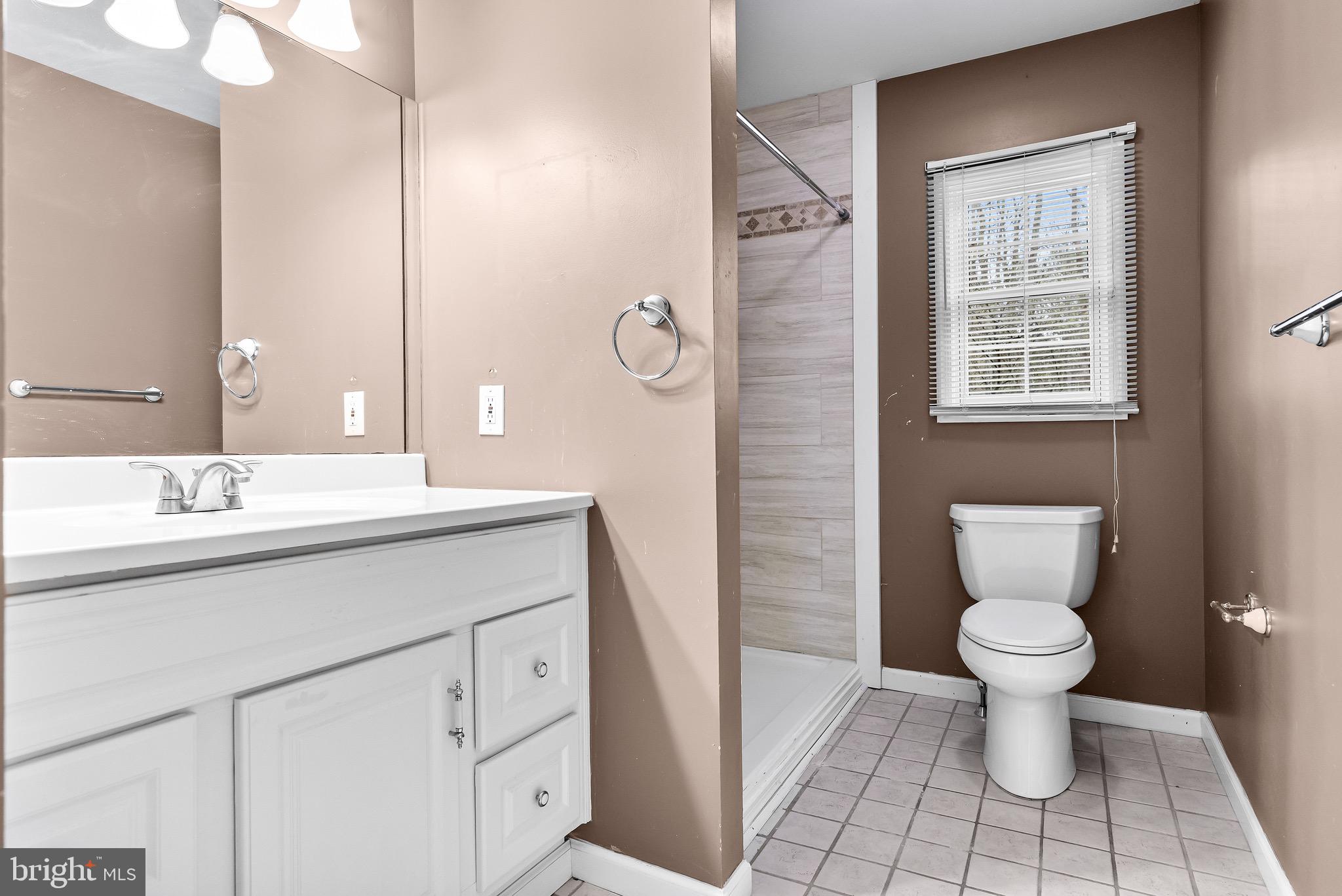 528 Kettle Run Road Marlton, NJ 08053 - Photo 18 of 43 First floor bath