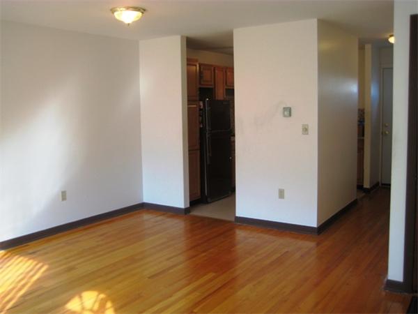 50 Tokeneke Road, Unit 20 Holyoke, MA 01040 - Photo 3 of 13 Gallery Image 3
