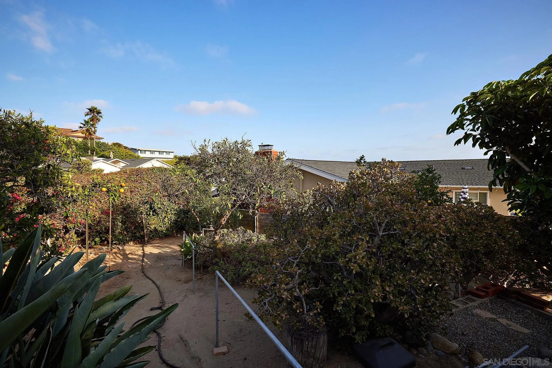 5560 Moonlight Lane La Jolla, CA 92037 - Photo 40 of 48 a view of a city