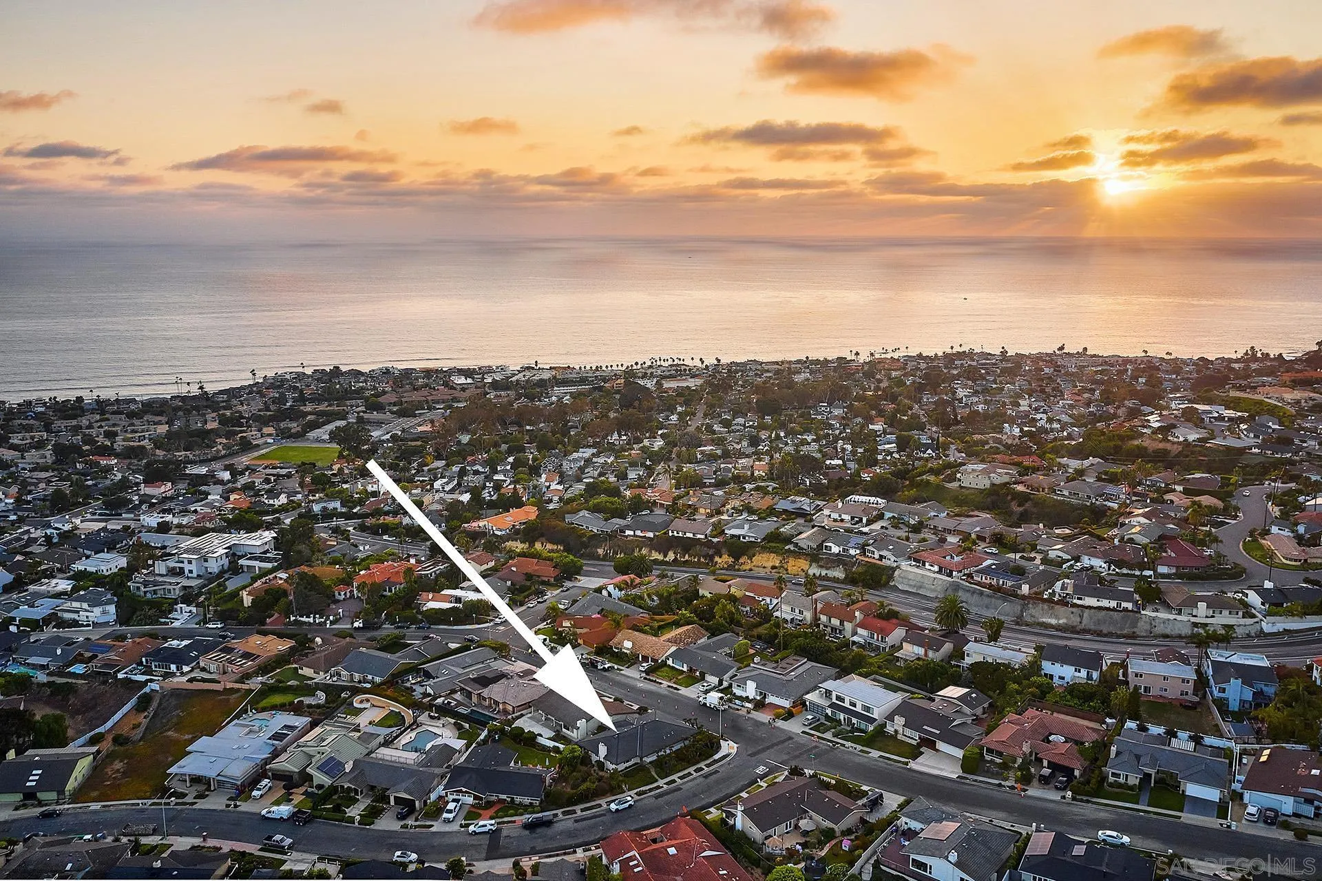 5560 Moonlight Lane La Jolla, CA 92037 - Photo 6 of 48 a view of a city