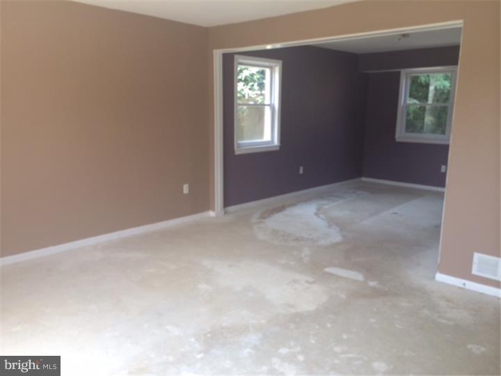 1711 Willow Place Clementon, NJ 08021 - Photo 3 of 5 Gallery Image 3