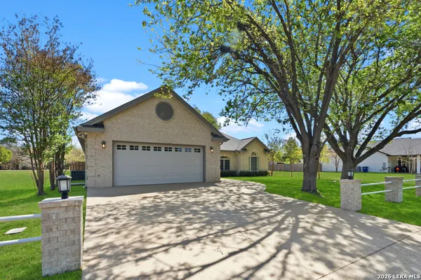 $738,500 | 2592 Edgegrove, Canyon Lake, TX 78133