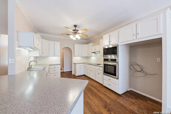 $738,500 | 2592 Edgegrove, Canyon Lake, TX 78133